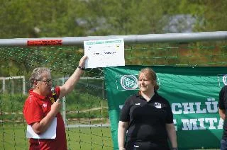 Übergabe der Club-100-Ehrentafel an Jérôme Ernsberger beim BSV Nordstern