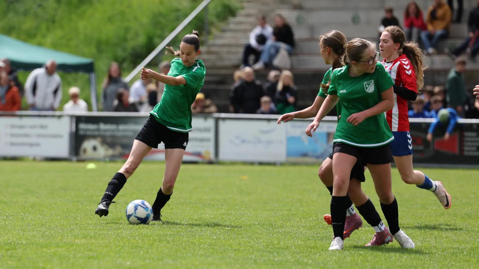 Abschluss aus dem Rückraum beim Pokalfinale der B-Juniorinnen 2026