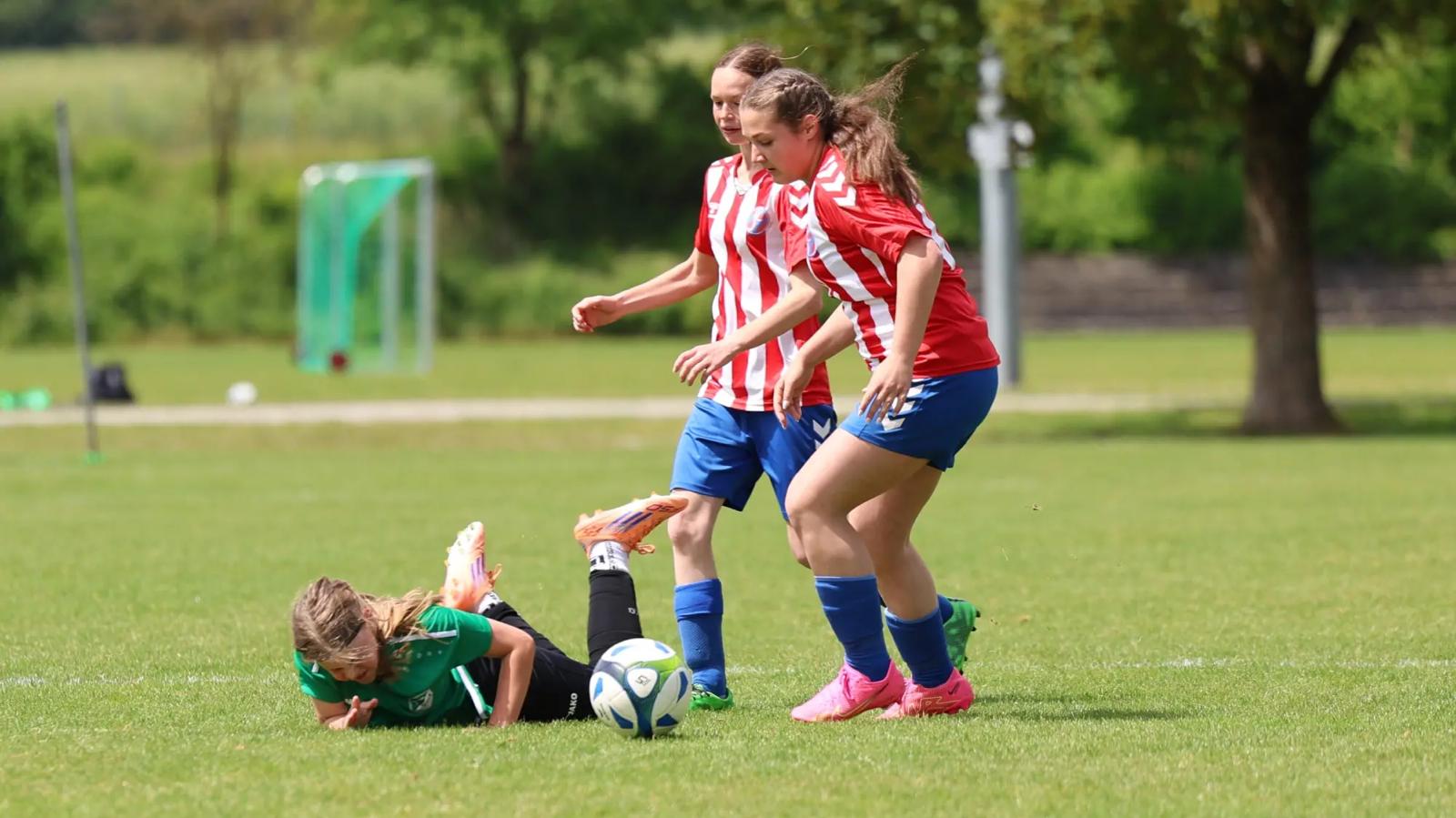 Intensiver Zweikampf beim Pokalfinale der B-Juniorinnen 2026