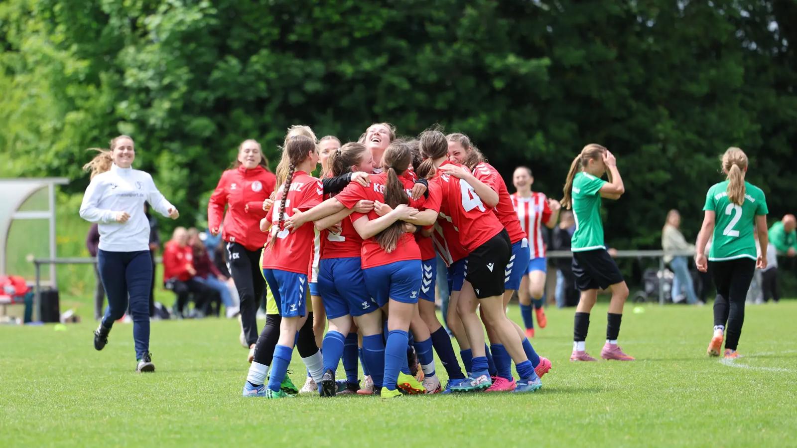 Jubel nach dem Treffer beim Pokalfinale der B-Juniorinnen 2026