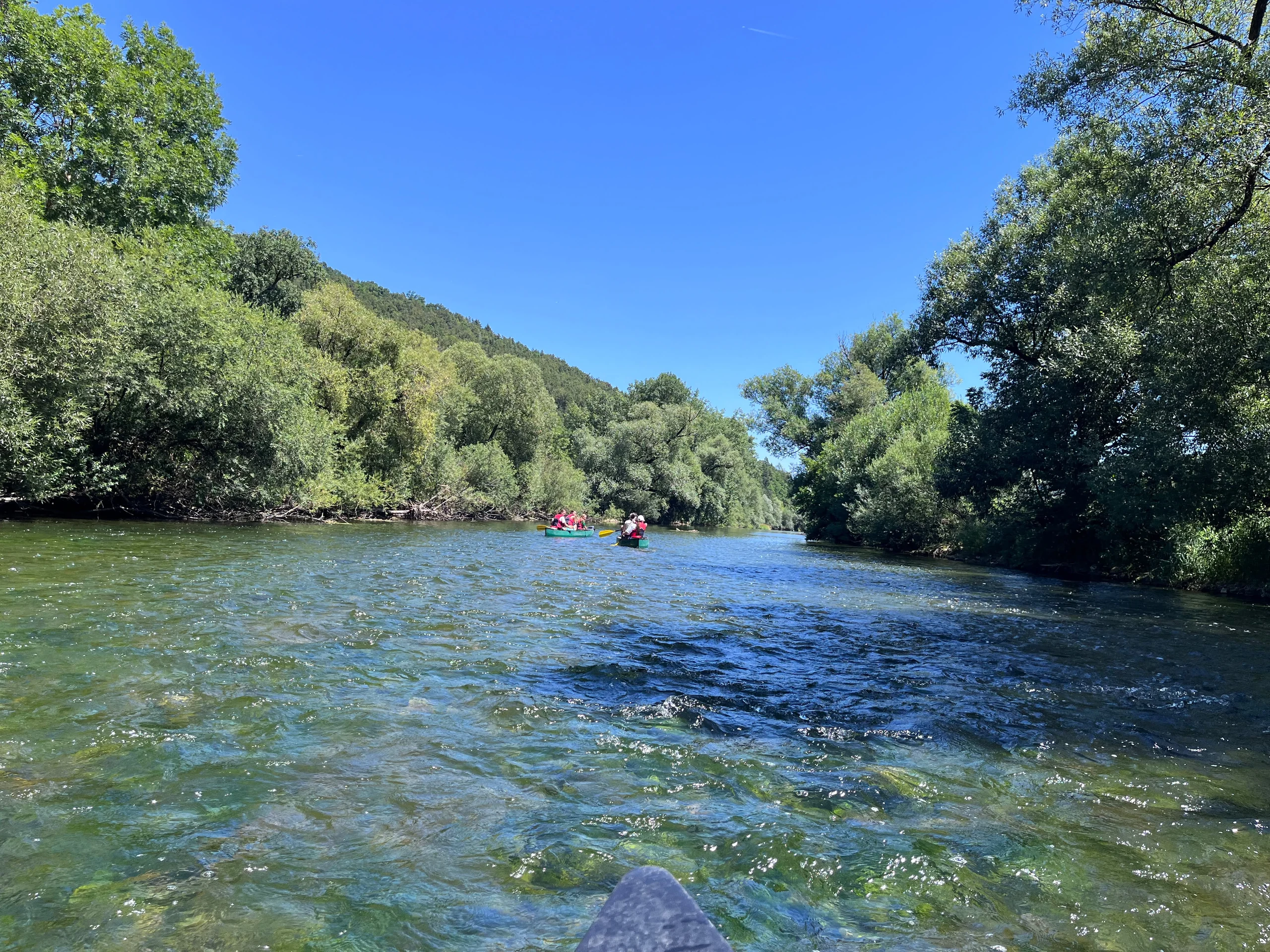 Unterwegs auf dem Fluss beim Solarcup-Teamausflug der B-Juniorinnen 2026